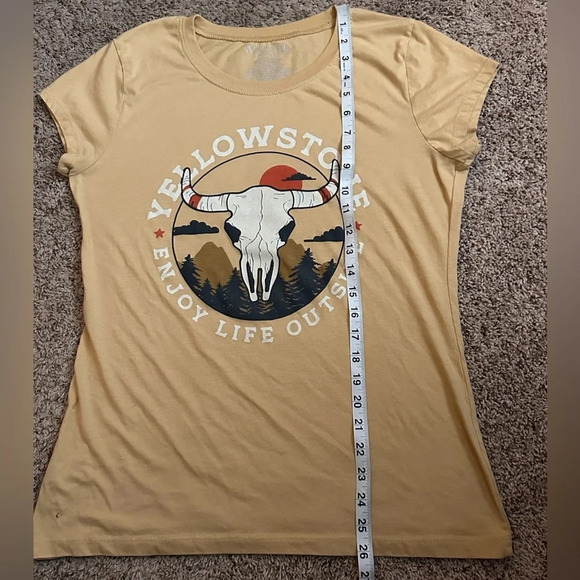 Yellowstone tshirt - Picture 3 of 3